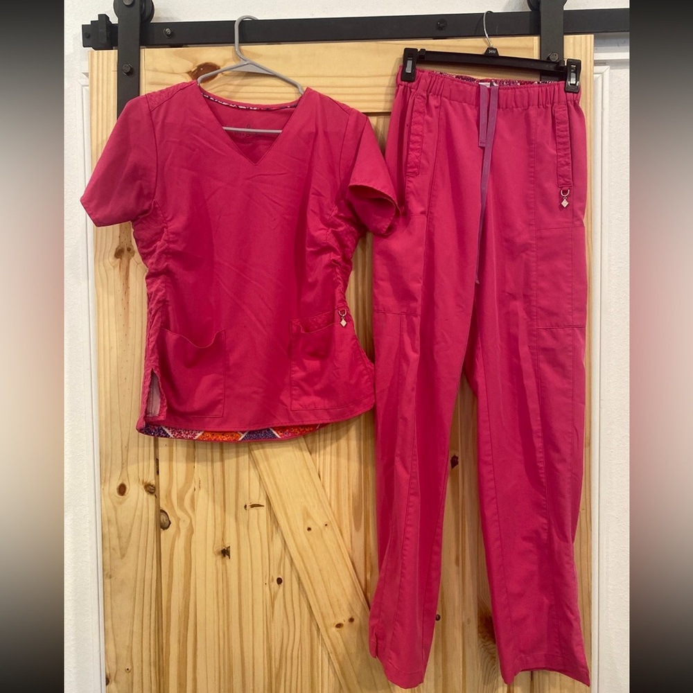 Scrub set